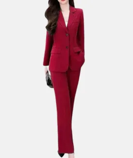 Elegant trouser suit with fitted blazer